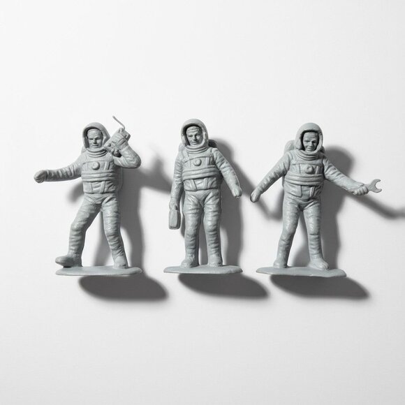 Astronaut Spaceman Figures Grey Plastic Lot of 3 Vintage China - Picture 1 of 3